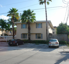 Victoria Park Village Garden Apartments in Fort Lauderdale, FL - Building Photo - Building Photo