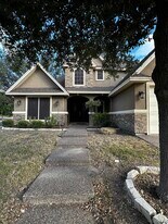 431 Puig Dr in Laredo, TX - Building Photo