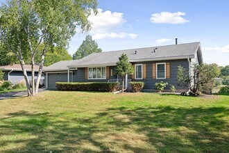 8213 Quinn Rd in Bloomington, MN - Building Photo - Building Photo