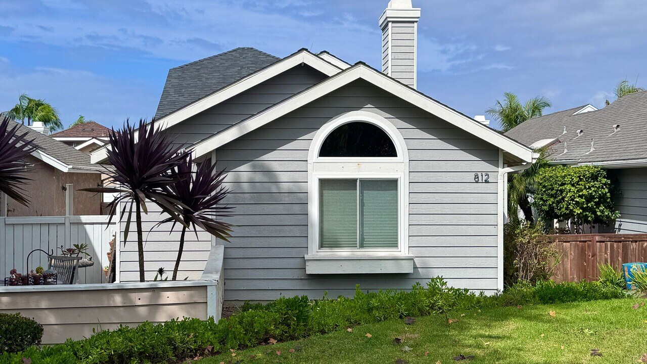 812 Sandbar Way in Carlsbad, CA - Building Photo