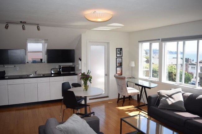 204 3rd St-Unit -A in Sausalito, CA - Foto de edificio - Building Photo