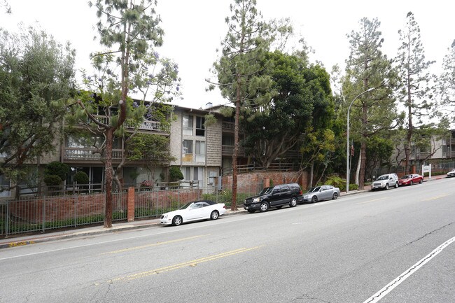Meadows Apartments in Culver City, CA - Foto de edificio - Building Photo