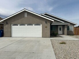 936 W Boston Ave in Ridgecrest, CA - Building Photo