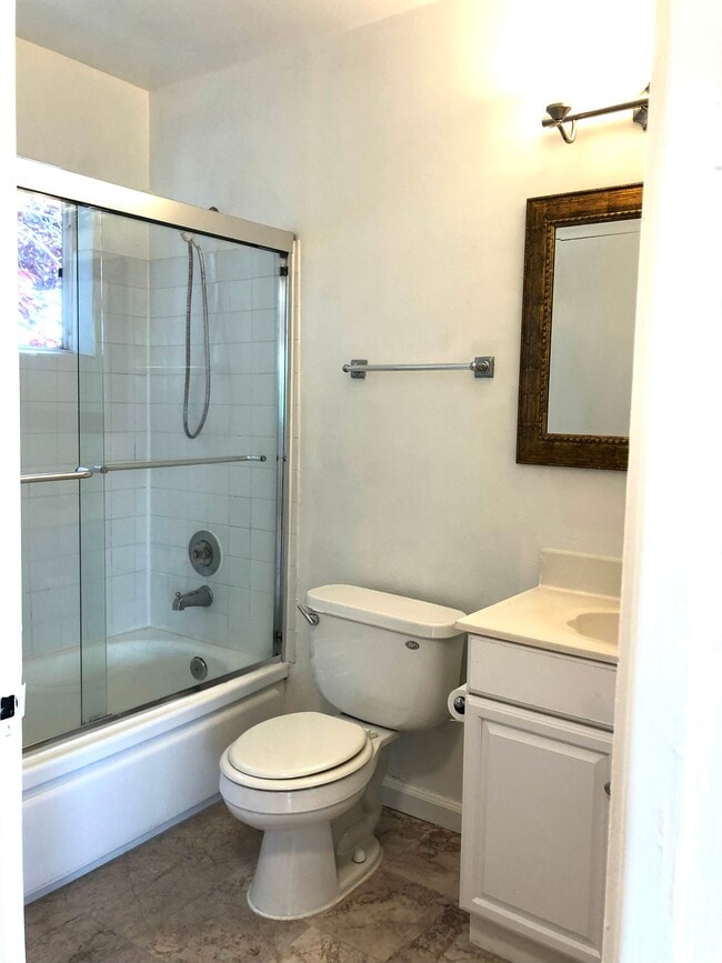 3019 Bateman St, Unit 5 in Berkeley, CA - Building Photo - Building Photo