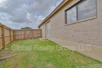 9302 Bending Crest in San Antonio, TX - Building Photo - Building Photo