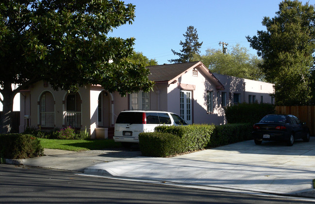 87-89 Clinton St in Redwood City, CA - Foto de edificio - Building Photo