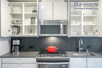 340 Fremont St in San Francisco, CA - Building Photo - Building Photo