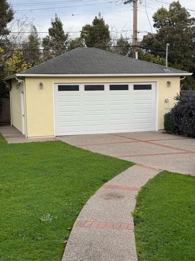 221 Ryder St in San Mateo, CA - Building Photo - Building Photo