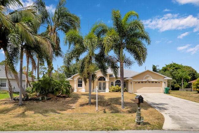 property at 513 SE Cliff Rd