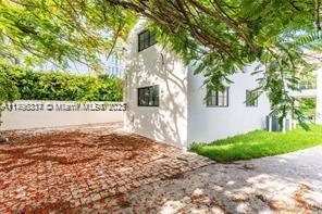 3220 S Le Jeune Rd in Miami, FL - Building Photo - Building Photo