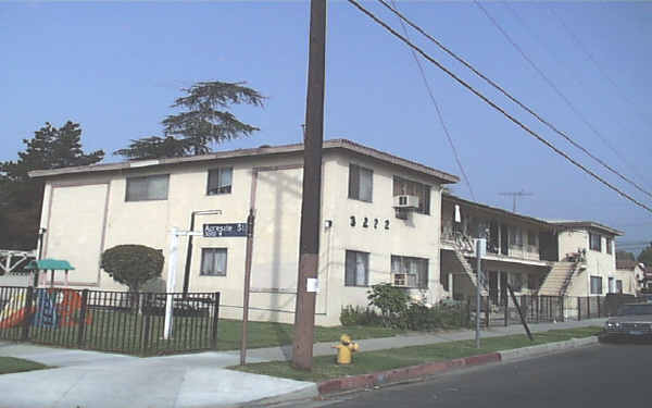 3222 Hollydale Dr in Los Angeles, CA - Building Photo - Building Photo