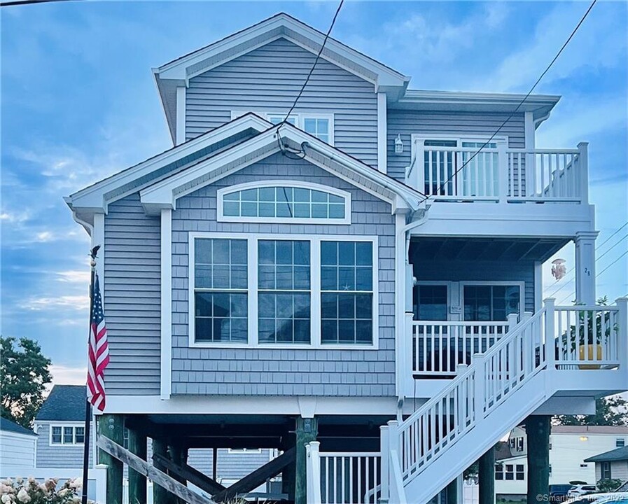 28 Beach Rd W in Old Saybrook, CT - Building Photo