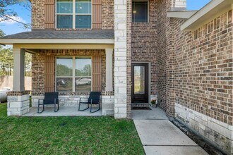 9850 Guadalupe St in Cut And Shoot, TX - Foto de edificio - Building Photo