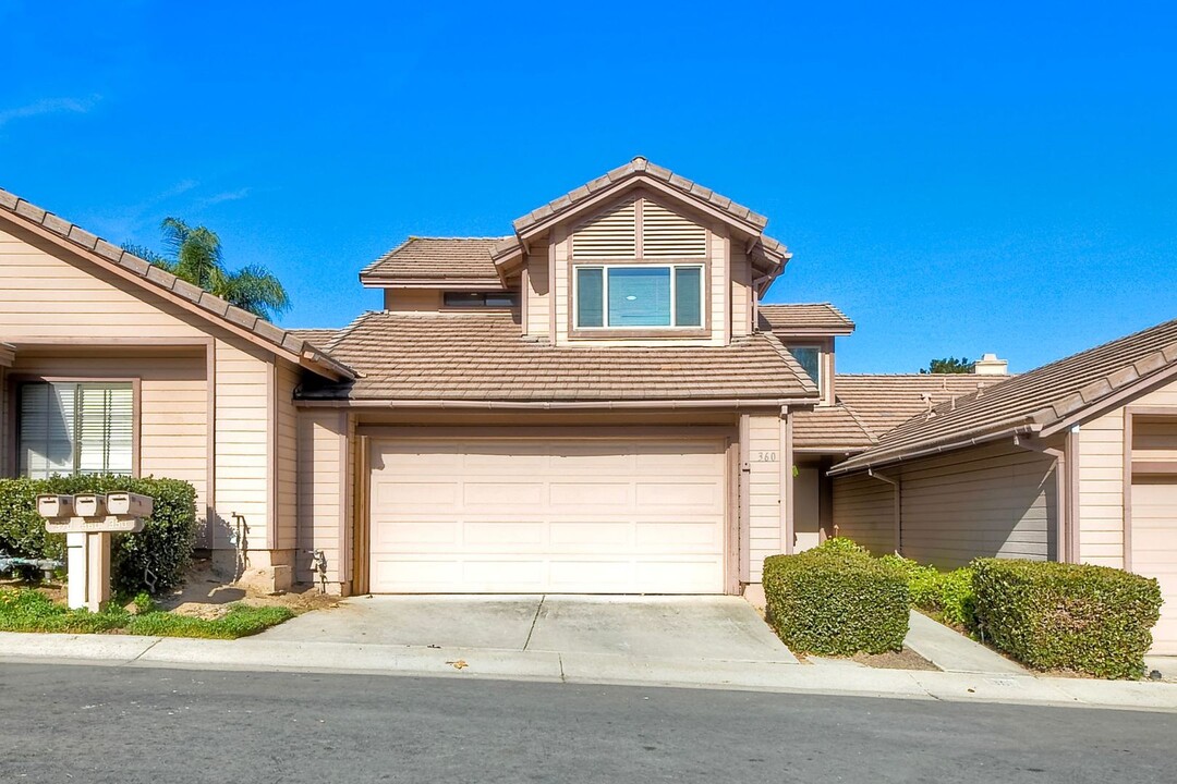 360 Conifer Glen in Escondido, CA - Building Photo