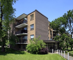 Don River Apartments in Toronto, ON - Building Photo