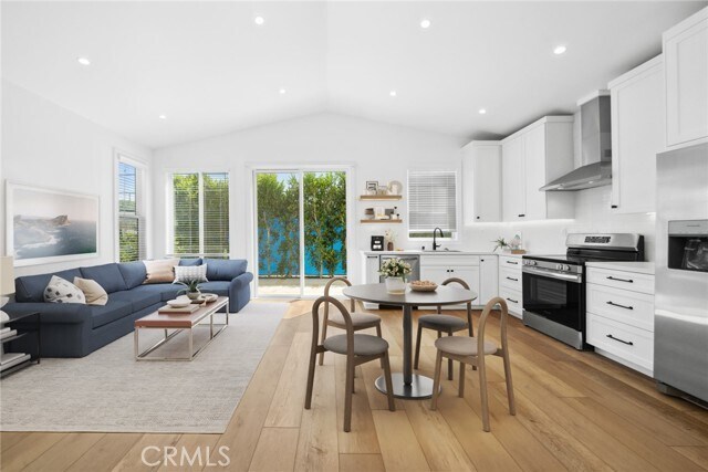 243 E 20th St-Unit -D in Costa Mesa, CA - Building Photo - Building Photo