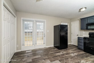 210 Dogwood Run in Shepherdsville, KY - Foto de edificio - Building Photo