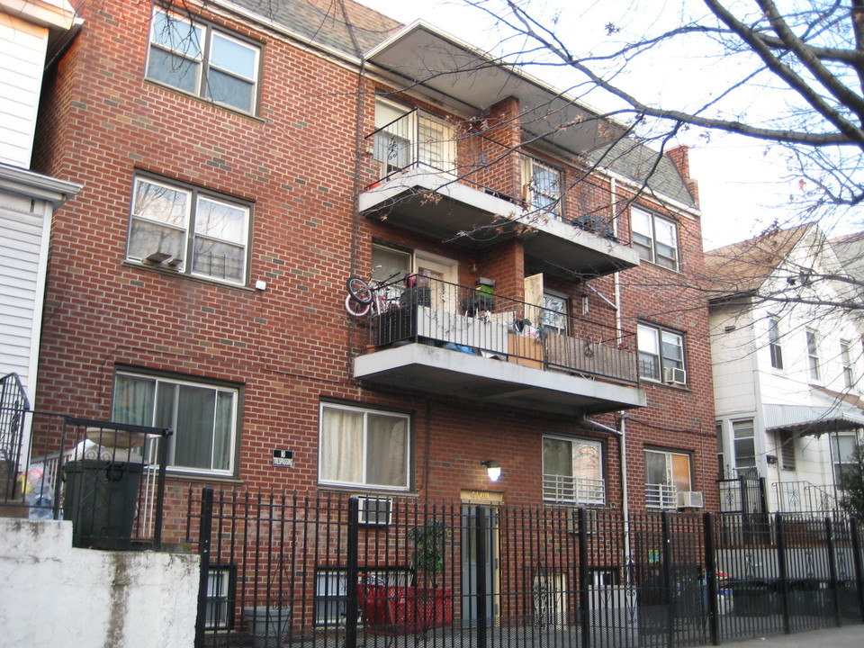 41-08 108th St in Corona, NY - Building Photo