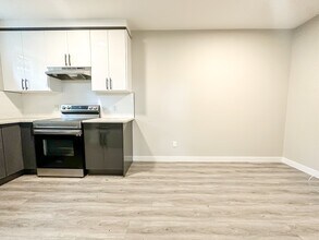 7757-7781 81 Ave NW in Edmonton, AB - Building Photo - Building Photo