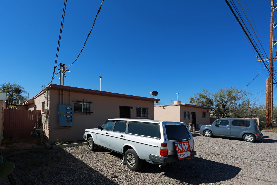 3566 E Kleindale Rd in Tucson, AZ - Building Photo