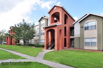 Pointe Vista 1 and 2 in Orlando, FL - Foto de edificio - Building Photo