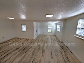 8004 N Blvd in Tampa, FL - Building Photo - Building Photo