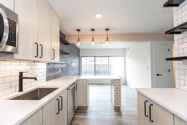 property at 2124 Pauline Blvd