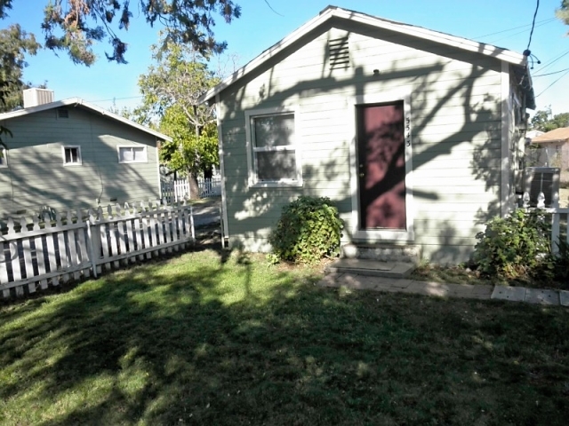 5543-5553 Feather River Blvd in Olivehurst, CA - Foto de edificio