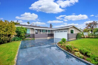 3016 Killybrooke Ln in Costa Mesa, CA - Building Photo - Building Photo