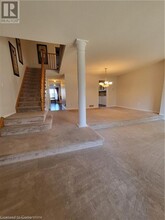 14 Harbour Dr in Hamilton, ON - Building Photo - Building Photo