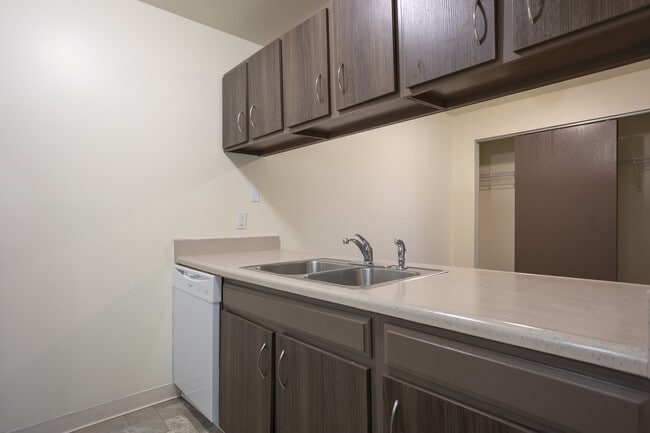 Leonard East Apartments in Grand Rapids, MI - Building Photo - Interior Photo
