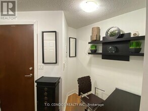 310 Burnhamthorpe Rd W in Mississauga, ON - Building Photo - Building Photo