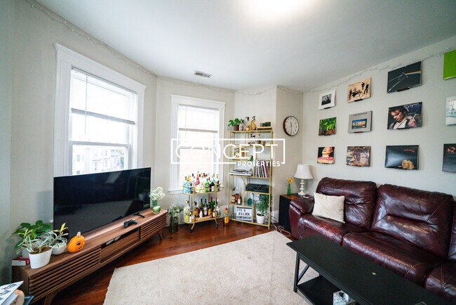 724 Parker St, Unit 3 in Boston, MA - Building Photo - Building Photo