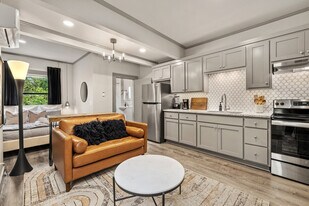 122 W Meadow St in Fayetteville, AR - Building Photo