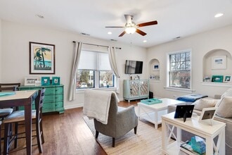 1823 W Leland Ave, Unit 1 in Chicago, IL - Building Photo - Building Photo