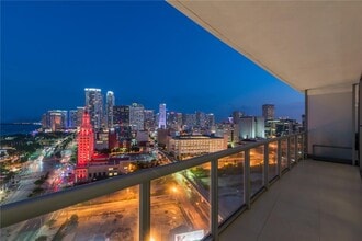 888 Biscayne Blvd, Unit 2103 in Miami, FL - Foto de edificio - Building Photo