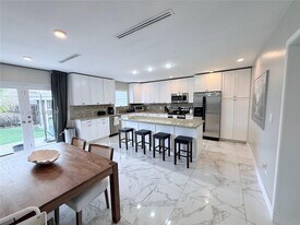 11020 SW 42nd Terrace in Miami, FL - Building Photo