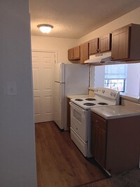 Pinetree Place Apartments in Memphis, TN - Building Photo - Building Photo