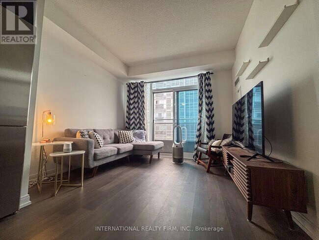 255-3255 Village Green Square in Toronto, ON - Building Photo - Building Photo