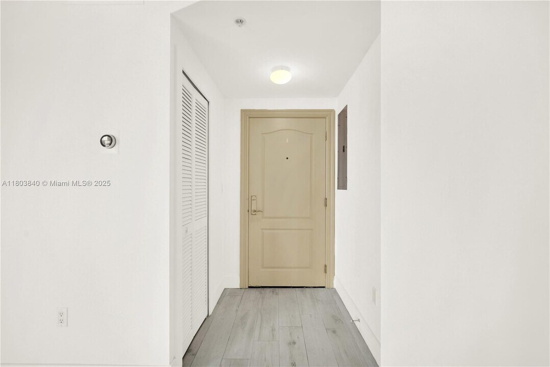 2701 SW 3rd Ave, Unit 403 in Miami, FL - Building Photo