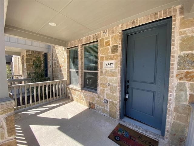 6557 Northern Dancer Dr in North Richland Hills, TX - Foto de edificio - Building Photo