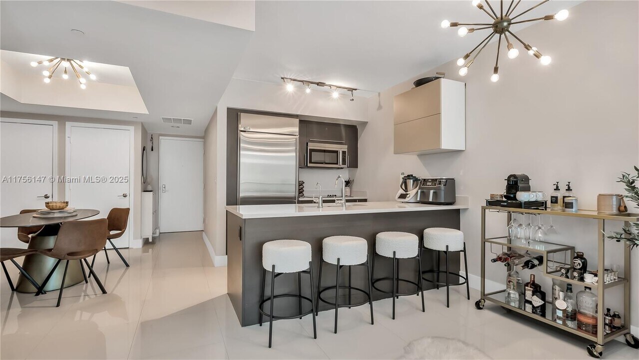 55 SE 6th St, Unit 2500 in Miami, FL - Building Photo