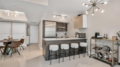 55 SE 6th St, Unit 2500 in Miami, FL - Building Photo - Building Photo