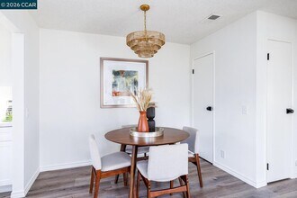 1033 Mohr Ln in Concord, CA - Building Photo - Building Photo