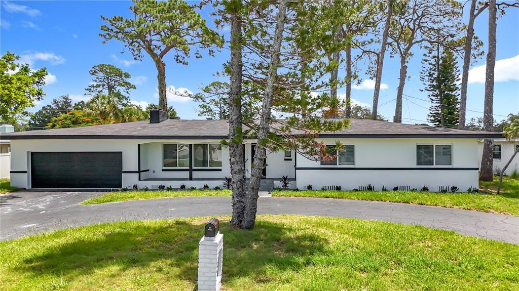 1216 Robin Rd S in St. Petersburg, FL - Building Photo