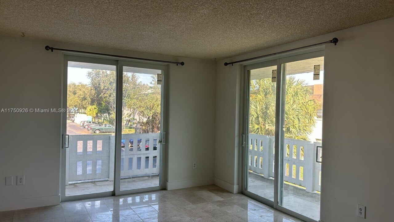 919 Hillcrest Dr in Hollywood, FL - Building Photo