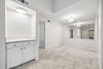 5711 Sugar Hill Dr in Houston, TX - Building Photo - Building Photo