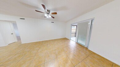 1000 Lake of the Woods Blvd in Fern Park, FL - Foto de edificio - Building Photo