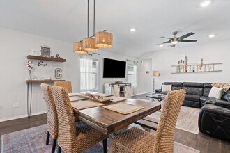 140 Skipping Stone Ln in San Marcos, TX - Building Photo - Building Photo