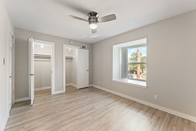 property at 5005 Manor Rd